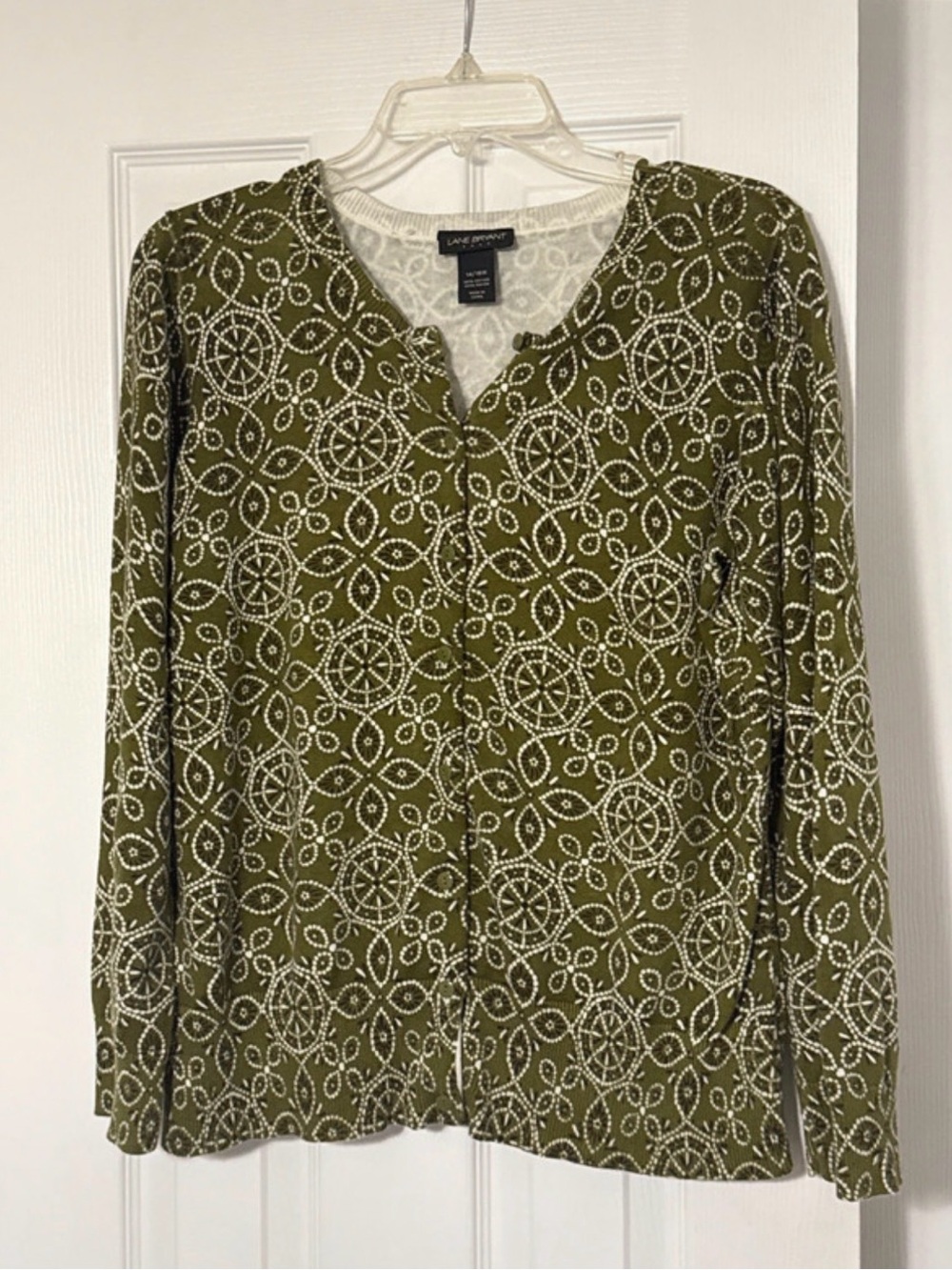 Lane Bryant crewneck button-front olive green cardigan sweater. Size US 14/16W